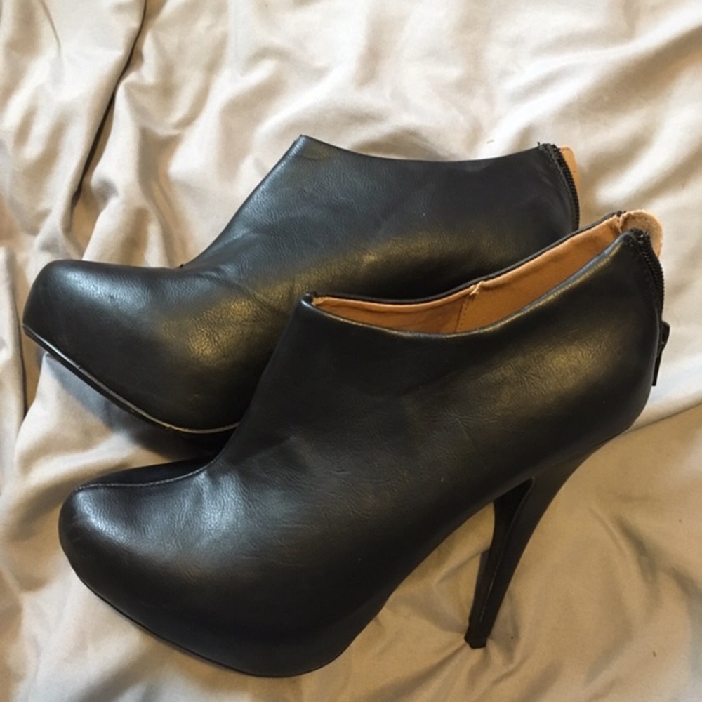 Heels size 7